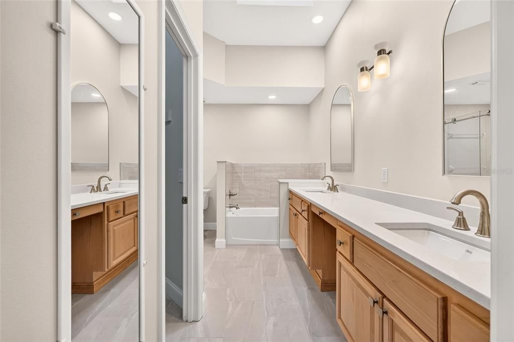 For Sale: $329,000 (2 beds, 2 baths, 1677 Square Feet)
