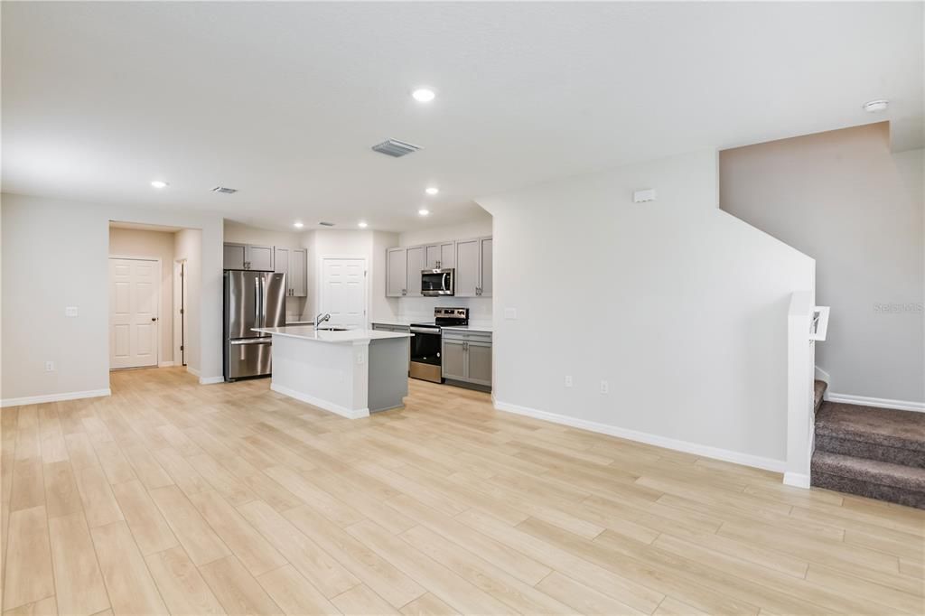На продажу: $359,990 (4 спален, 2 ванн, 1866 Квадратных фут)