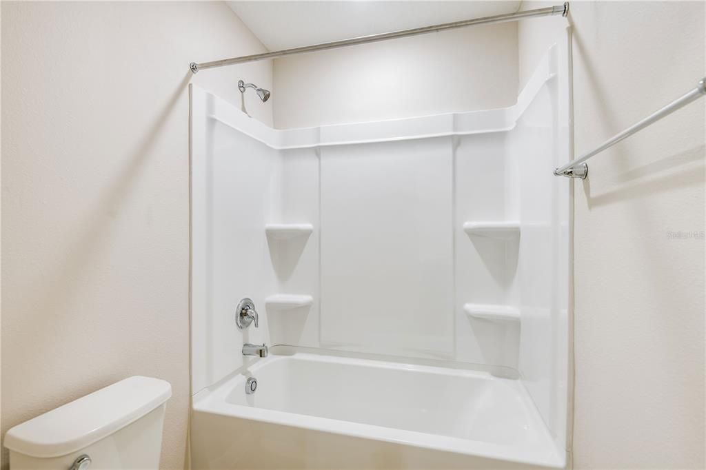 На продажу: $359,990 (4 спален, 2 ванн, 1866 Квадратных фут)