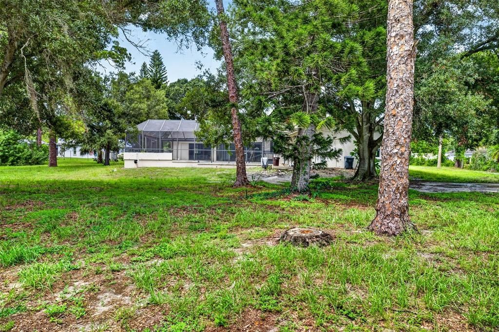 For Sale: $1,550,000 (6 beds, 5 baths, 6600 Square Feet)