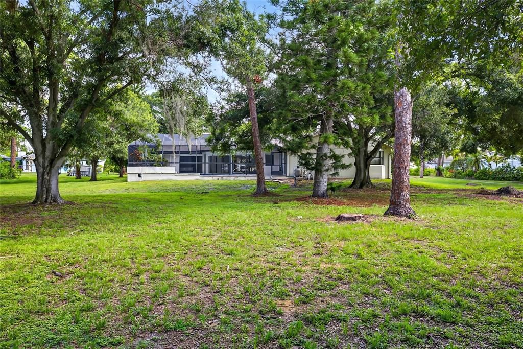 For Sale: $1,550,000 (6 beds, 5 baths, 6600 Square Feet)