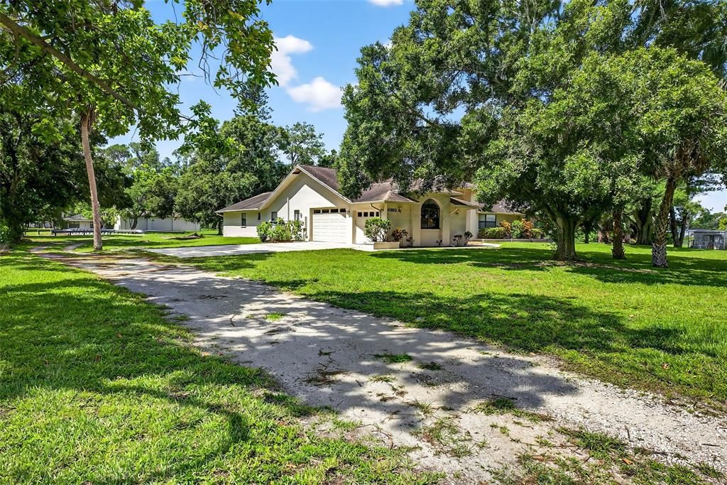 For Sale: $1,550,000 (6 beds, 5 baths, 6600 Square Feet)