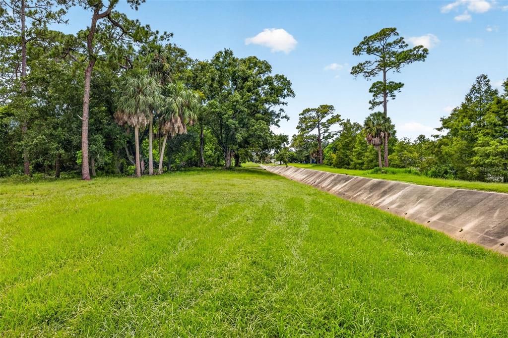 For Sale: $1,550,000 (6 beds, 5 baths, 6600 Square Feet)