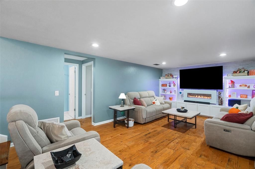 For Sale: $609,900 (4 beds, 3 baths, 2334 Square Feet)