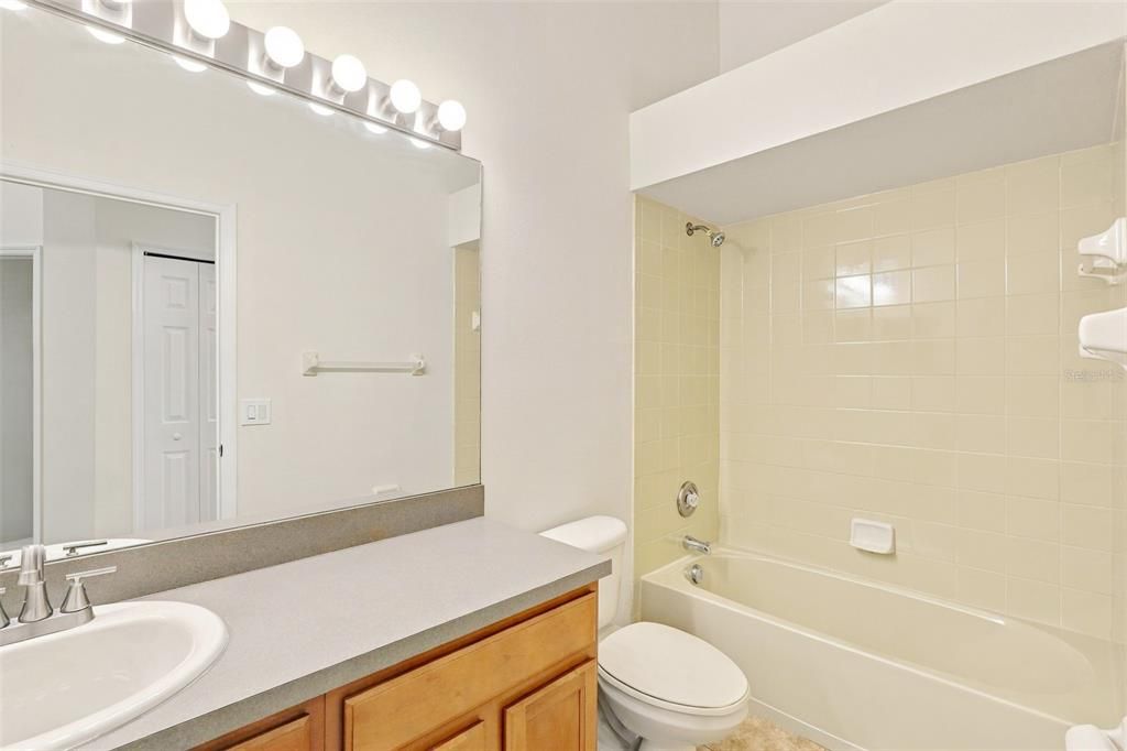 En Venta: $449,900 (4 camas, 2 baños, 2160 Pies cuadrados)