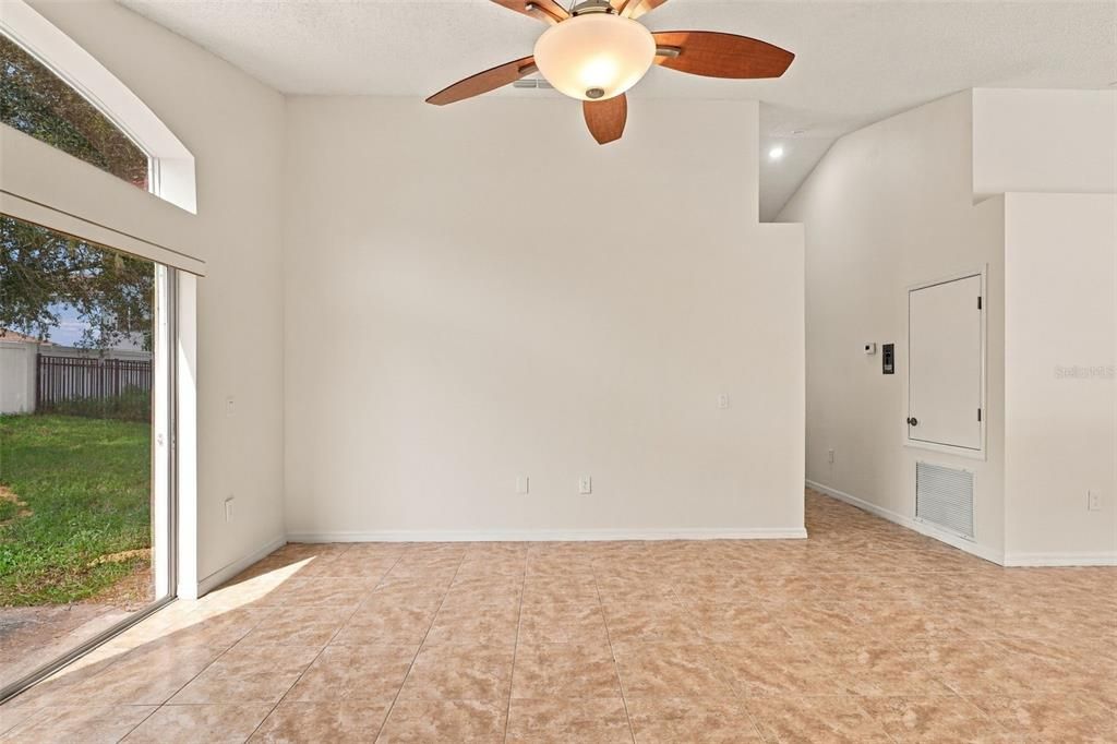 En Venta: $449,900 (4 camas, 2 baños, 2160 Pies cuadrados)