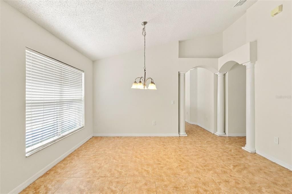 En Venta: $449,900 (4 camas, 2 baños, 2160 Pies cuadrados)