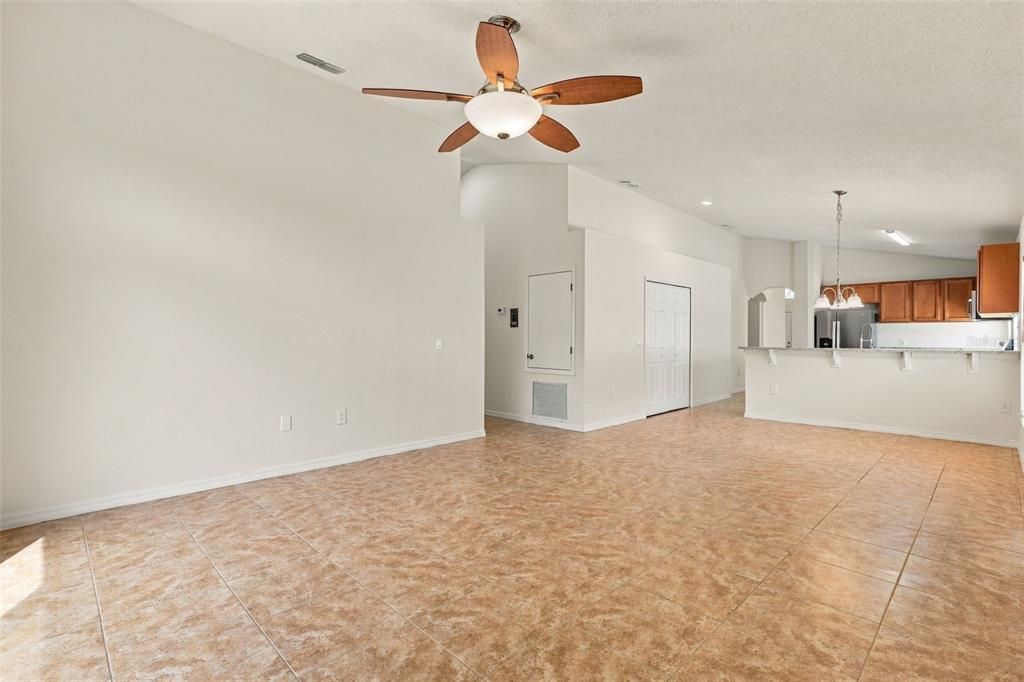 En Venta: $449,900 (4 camas, 2 baños, 2160 Pies cuadrados)