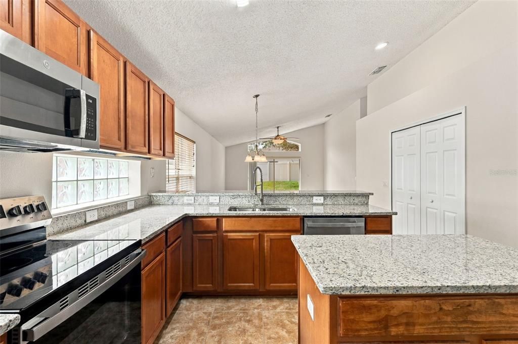 En Venta: $449,900 (4 camas, 2 baños, 2160 Pies cuadrados)