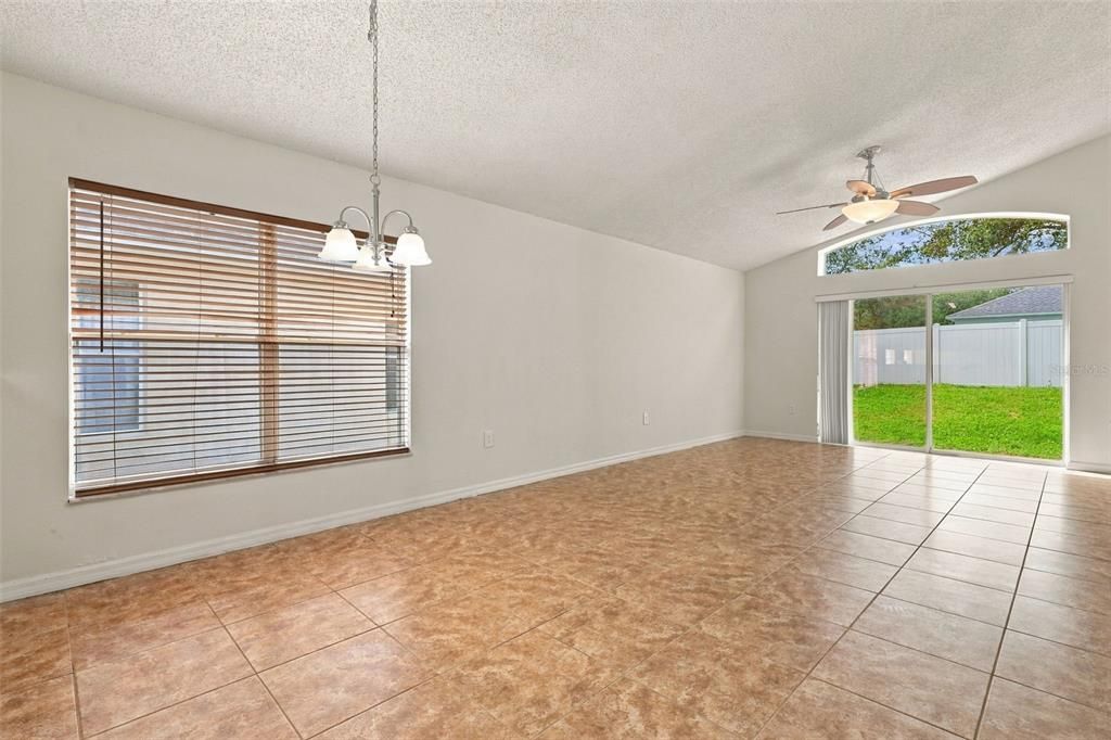 En Venta: $449,900 (4 camas, 2 baños, 2160 Pies cuadrados)