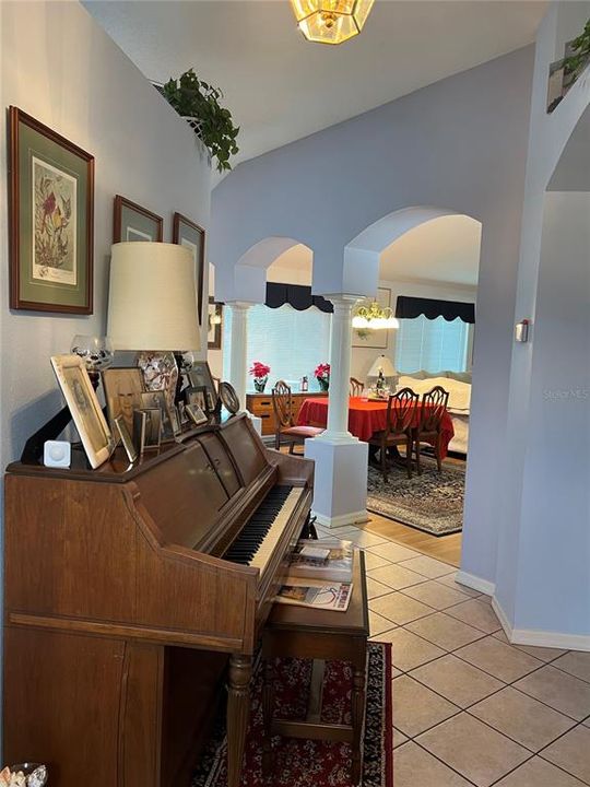 For Sale: $365,000 (2 beds, 2 baths, 1397 Square Feet)