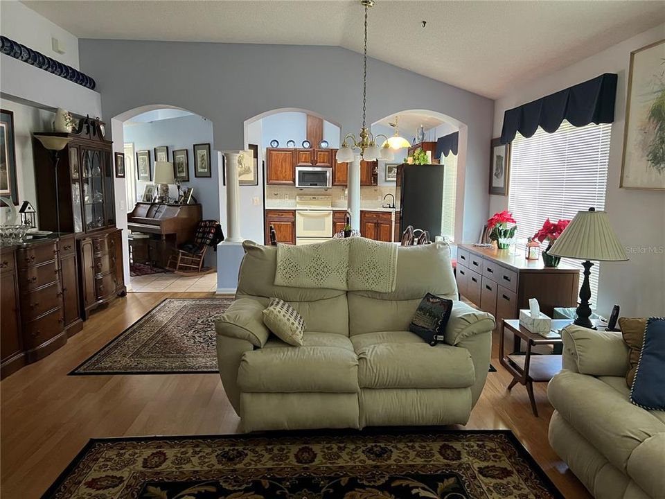 For Sale: $365,000 (2 beds, 2 baths, 1397 Square Feet)