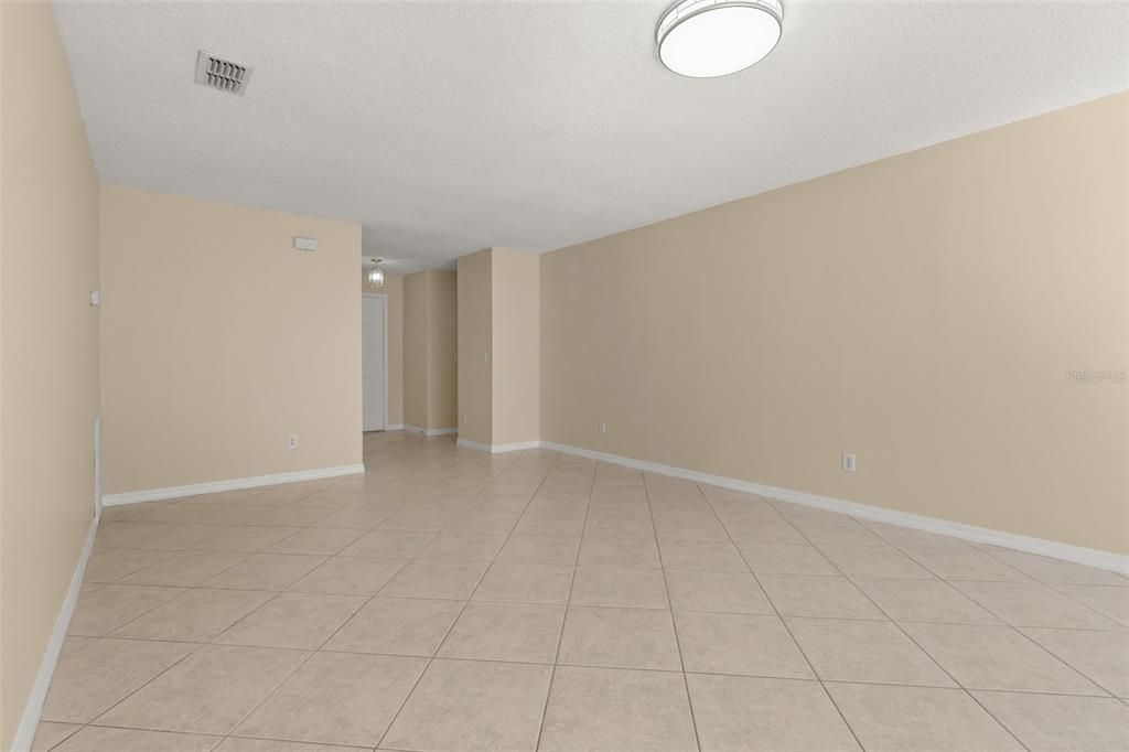 For Rent: $2,050 (4 beds, 2 baths, 1437 Square Feet)