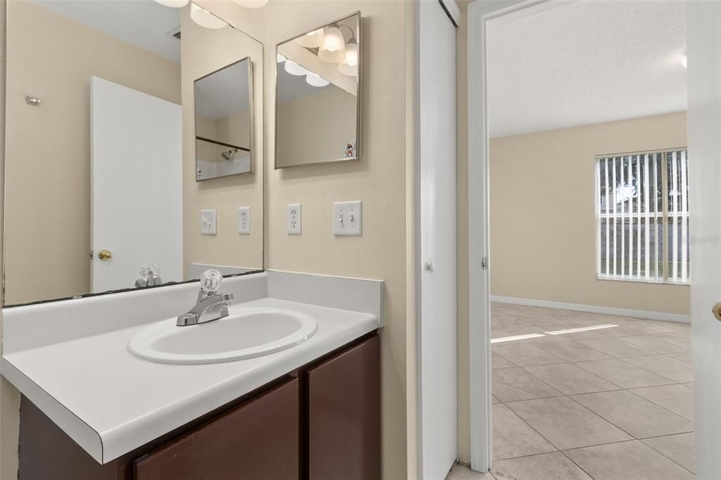 For Rent: $2,050 (4 beds, 2 baths, 1437 Square Feet)