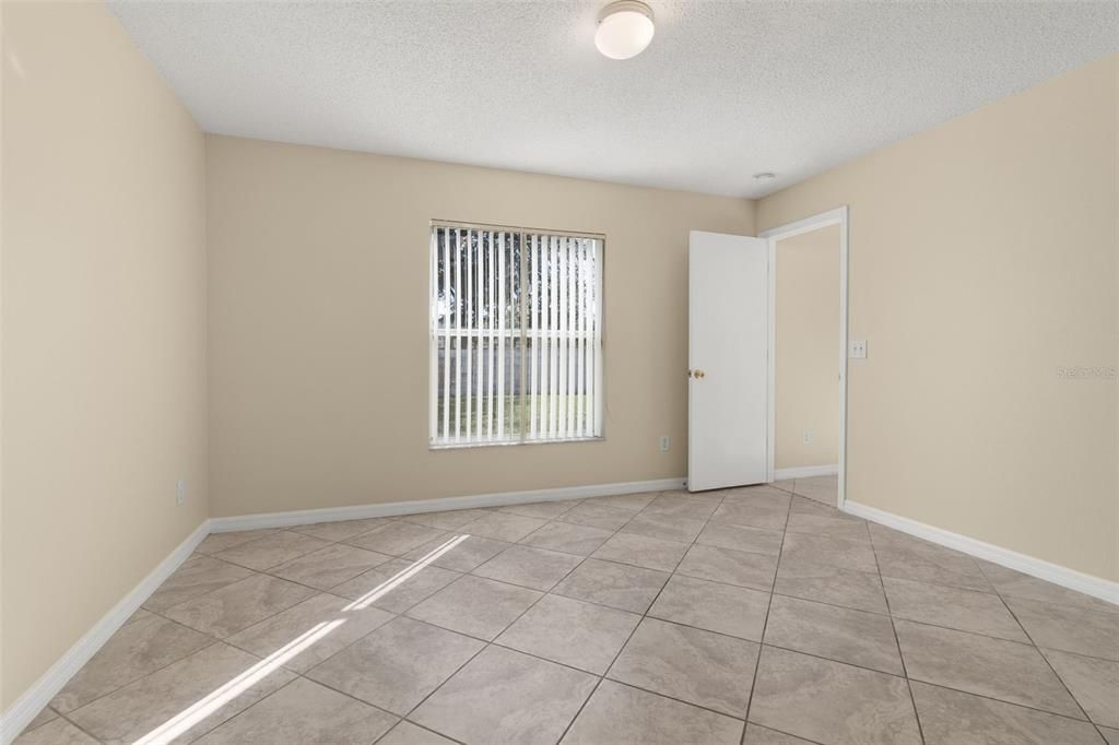 For Rent: $2,050 (4 beds, 2 baths, 1437 Square Feet)