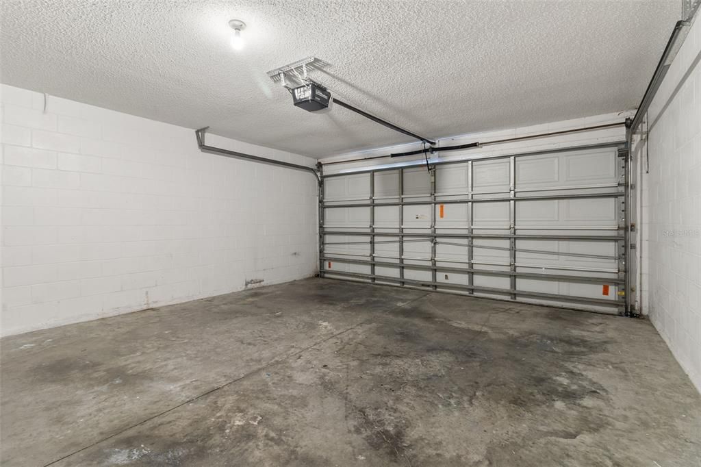 For Rent: $2,050 (4 beds, 2 baths, 1437 Square Feet)