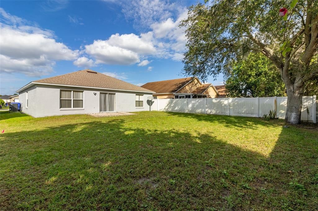 For Rent: $2,050 (4 beds, 2 baths, 1437 Square Feet)