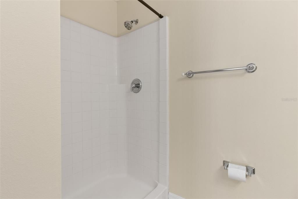 For Rent: $2,050 (4 beds, 2 baths, 1437 Square Feet)