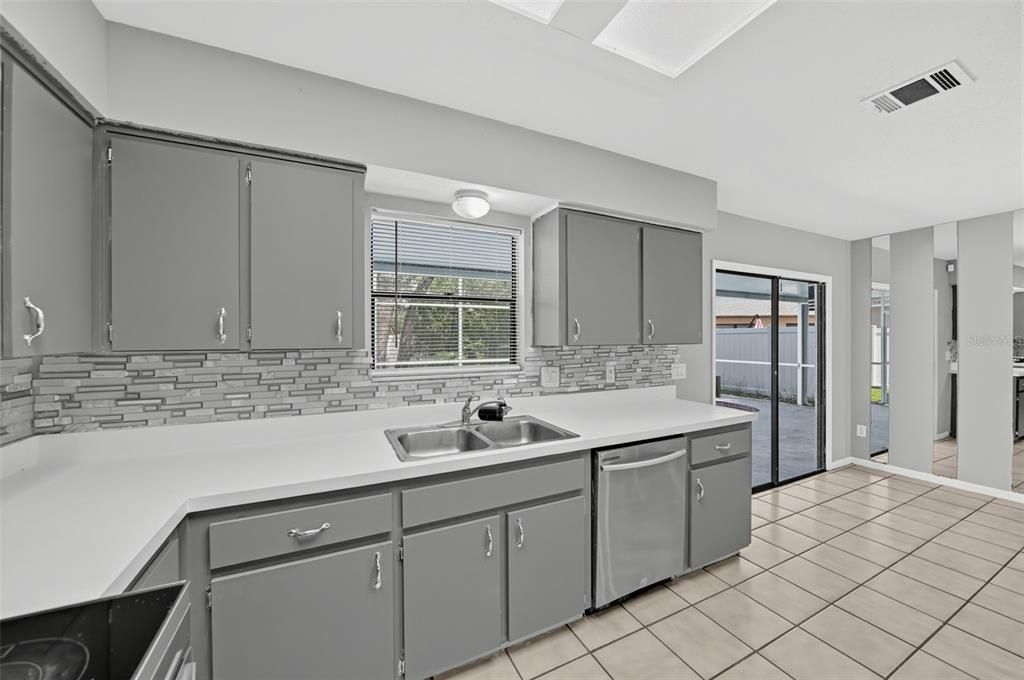 For Sale: $384,900 (3 beds, 2 baths, 1676 Square Feet)