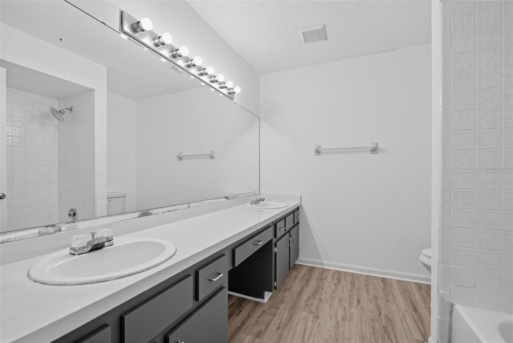 For Sale: $384,900 (3 beds, 2 baths, 1676 Square Feet)