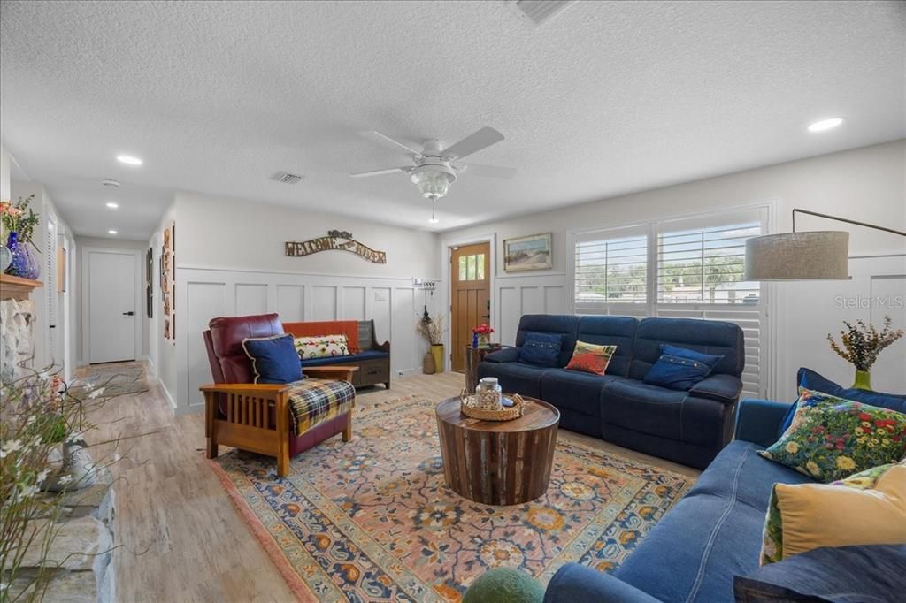 For Sale: $469,900 (3 beds, 3 baths, 2024 Square Feet)