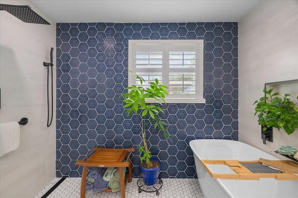 For Sale: $469,900 (3 beds, 3 baths, 2024 Square Feet)