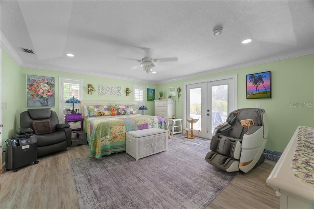 For Sale: $469,900 (3 beds, 3 baths, 2024 Square Feet)