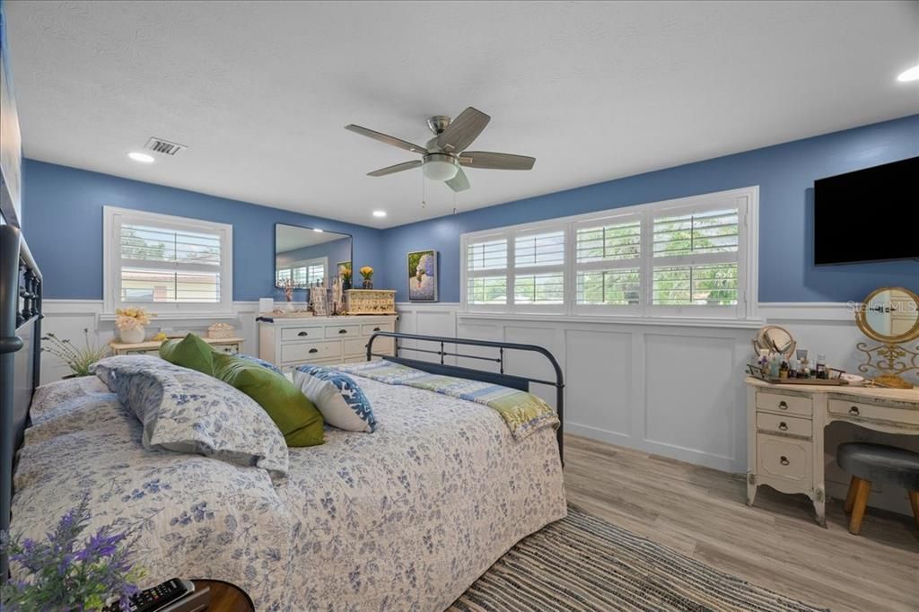 For Sale: $469,900 (3 beds, 3 baths, 2024 Square Feet)