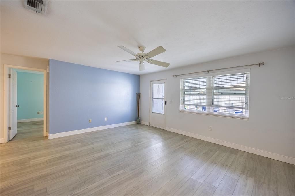 For Sale: $209,900 (3 beds, 2 baths, 1175 Square Feet)
