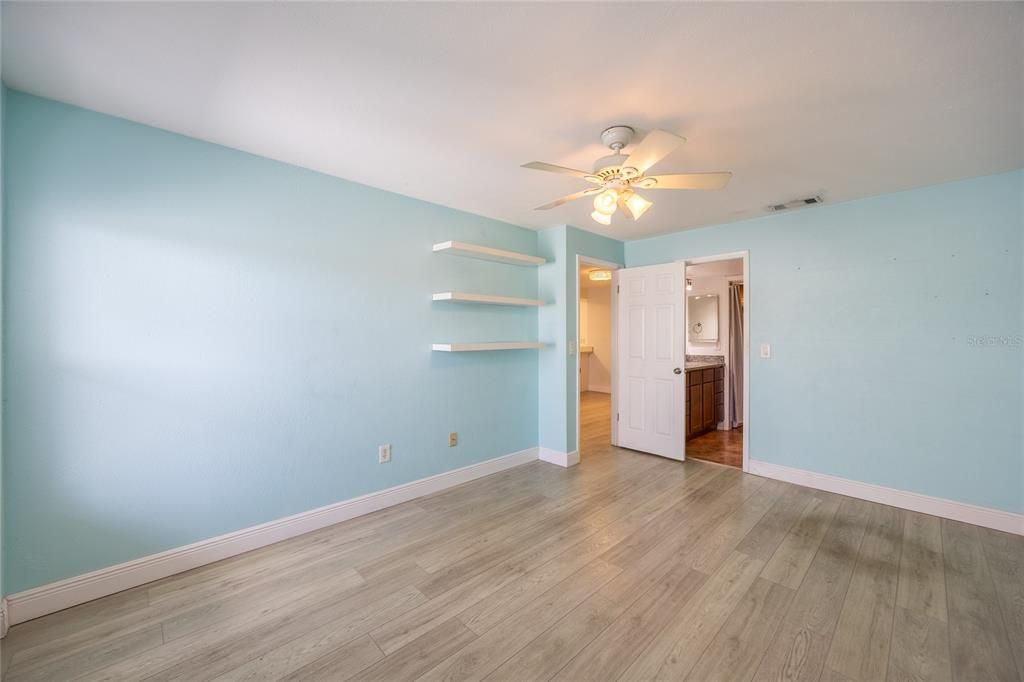 For Sale: $209,900 (3 beds, 2 baths, 1175 Square Feet)