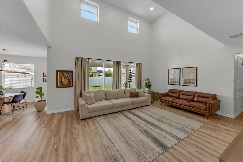 En Venta: $680,000 (5 camas, 4 baños, 3283 Pies cuadrados)