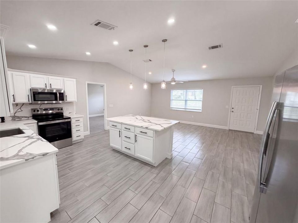 For Sale: $284,000 (2 beds, 2 baths, 1088 Square Feet)