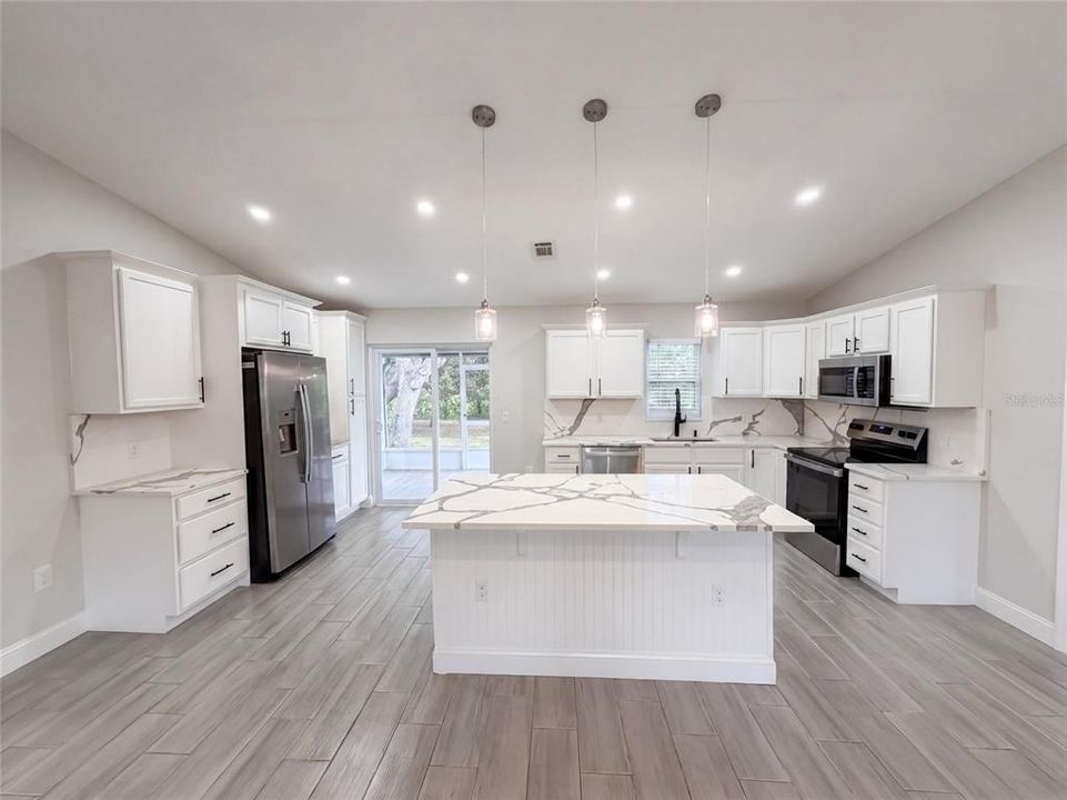 For Sale: $284,000 (2 beds, 2 baths, 1088 Square Feet)