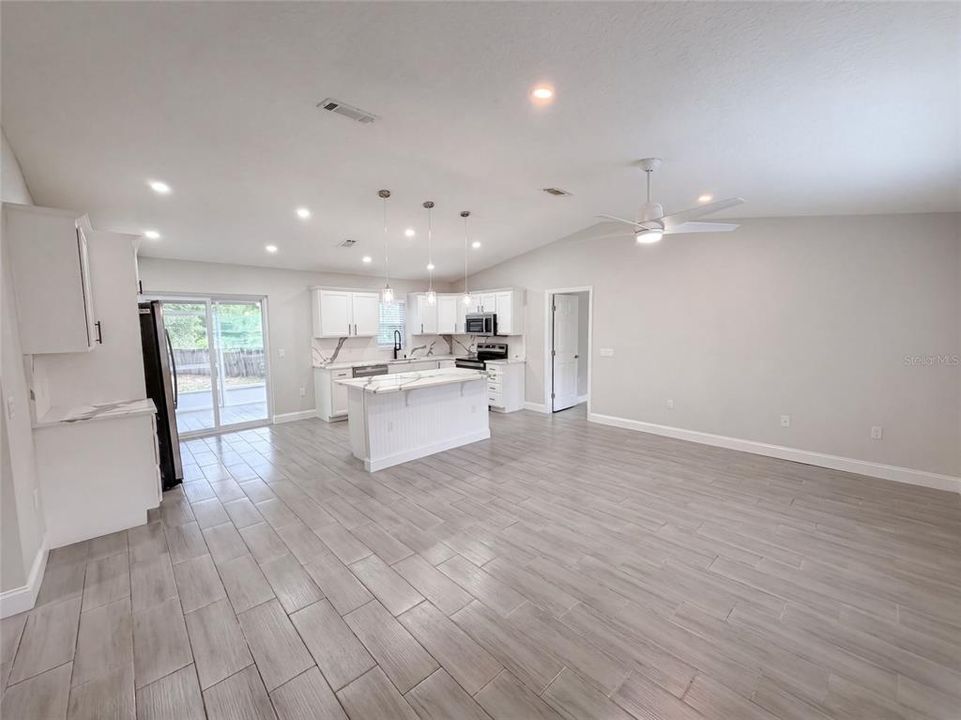 For Sale: $284,000 (2 beds, 2 baths, 1088 Square Feet)