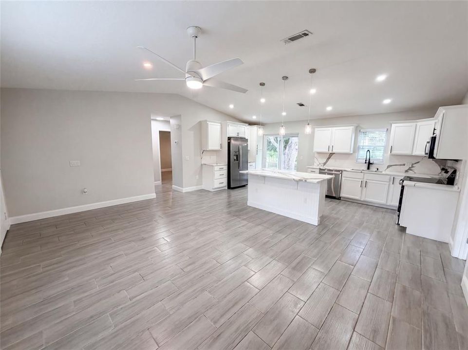 For Sale: $284,000 (2 beds, 2 baths, 1088 Square Feet)