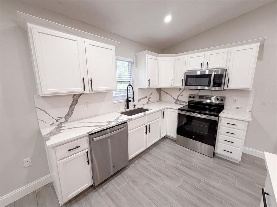 For Sale: $284,000 (2 beds, 2 baths, 1088 Square Feet)