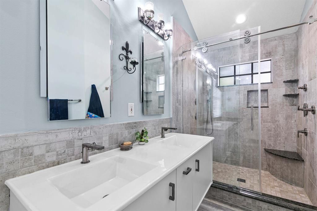 En Venta: $599,000 (3 camas, 2 baños, 2174 Pies cuadrados)