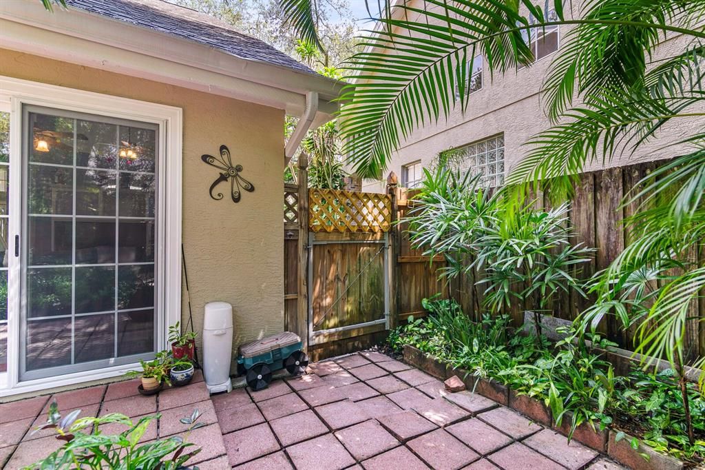 En Venta: $599,000 (3 camas, 2 baños, 2174 Pies cuadrados)