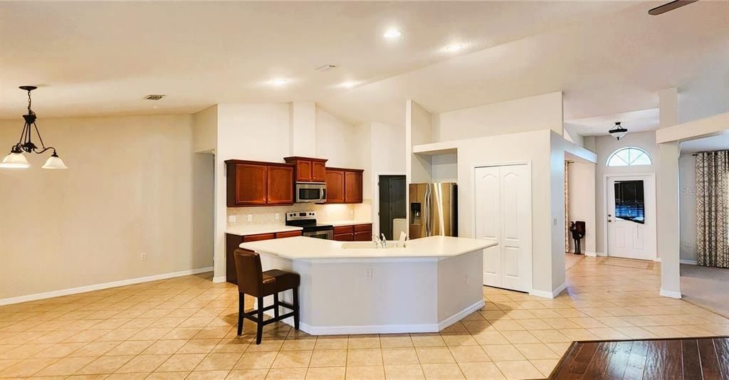 For Rent: $2,650 (5 beds, 3 baths, 2911 Square Feet)