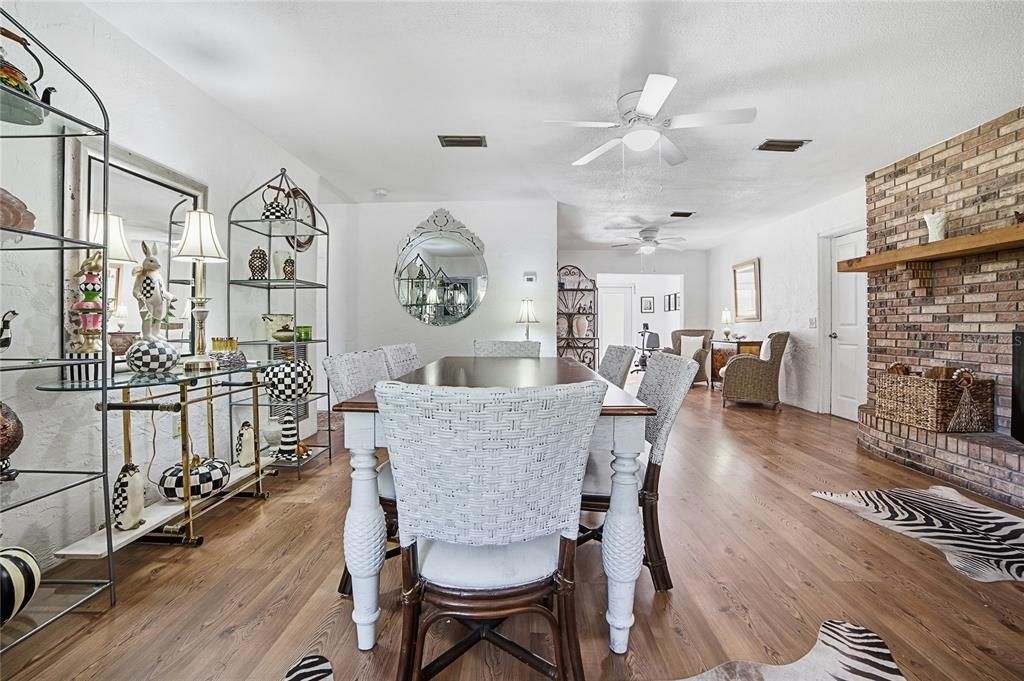 En Venta: $415,000 (3 camas, 2 baños, 1704 Pies cuadrados)