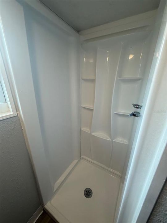 В аренду: $995 (0 спален, 1 ванн, 600 Квадратных фут)