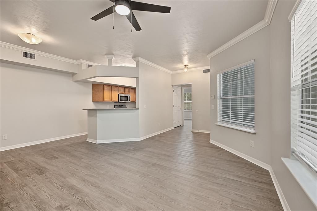 For Rent: $1,650 (2 beds, 2 baths, 976 Square Feet)