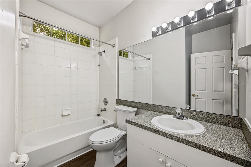 For Rent: $1,650 (2 beds, 2 baths, 976 Square Feet)