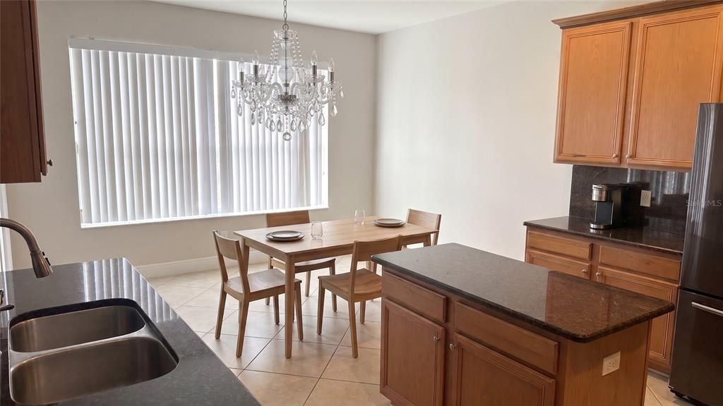 En Venta: $610,000 (5 camas, 2 baños, 3633 Pies cuadrados)