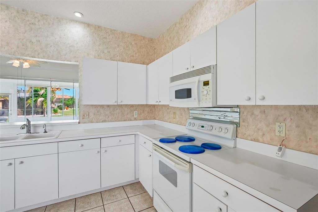 For Sale: $279,900 (3 beds, 2 baths, 1383 Square Feet)
