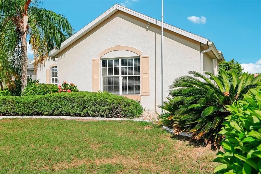 For Sale: $279,900 (3 beds, 2 baths, 1383 Square Feet)