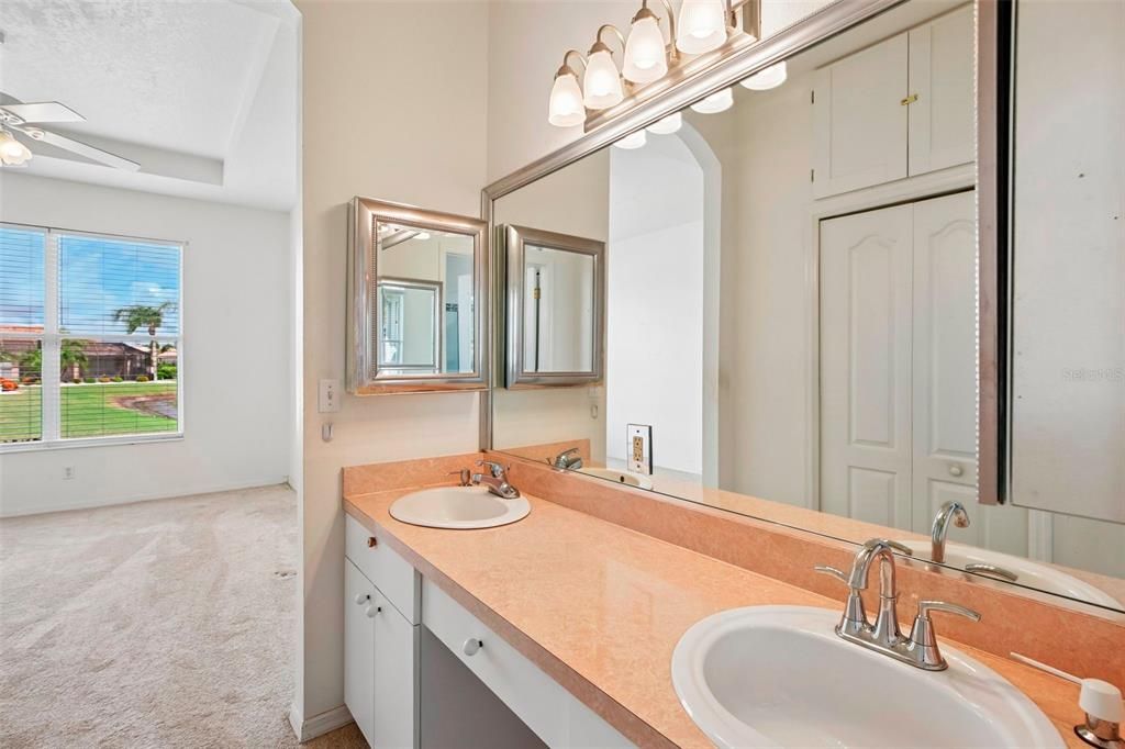 For Sale: $279,900 (3 beds, 2 baths, 1383 Square Feet)