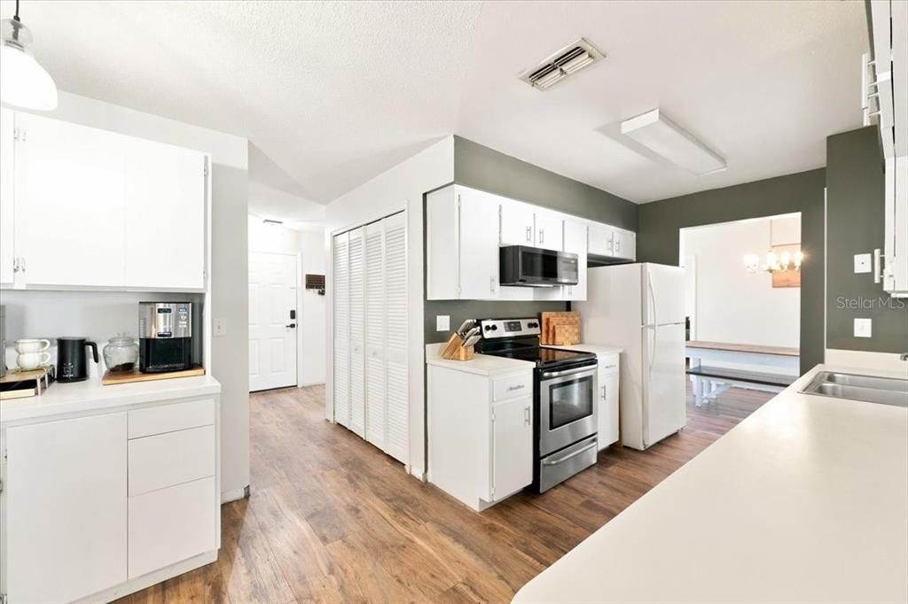 For Sale: $325,000 (3 beds, 2 baths, 1450 Square Feet)