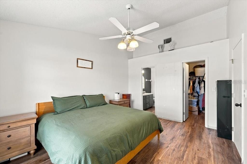 For Sale: $325,000 (3 beds, 2 baths, 1450 Square Feet)