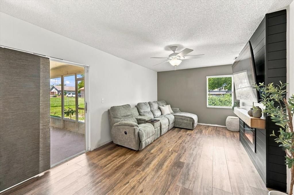 For Sale: $325,000 (3 beds, 2 baths, 1450 Square Feet)